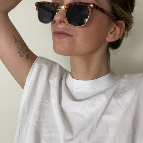 Vintage Tortoise Shell Sunglasses with Gold details - Picture 4 of 5